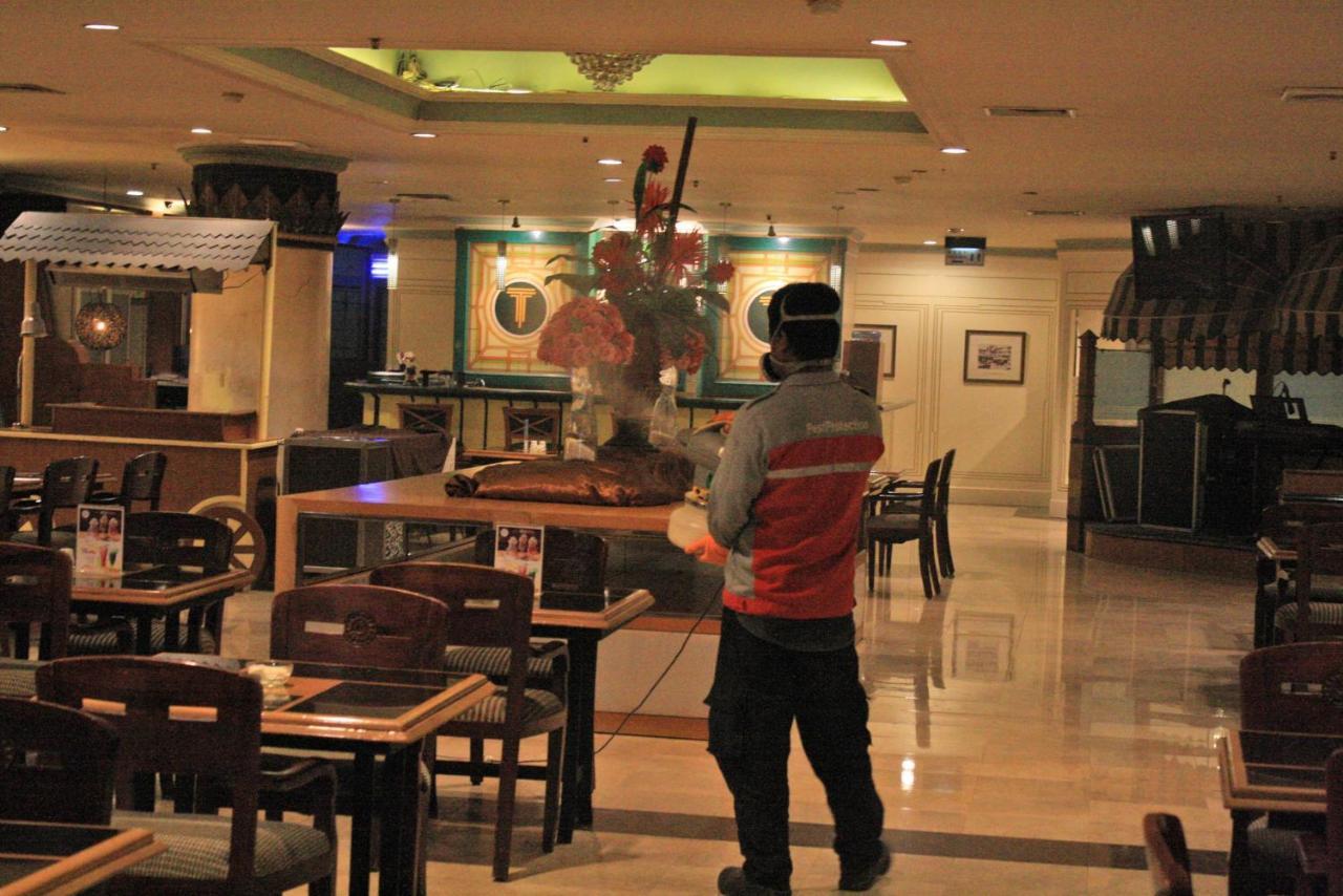 Tunjungan Hotel Сурабая Екстериор снимка